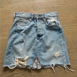 &Denim Distressed blue Jean skirt women’s denim skirt size 4 NWOT